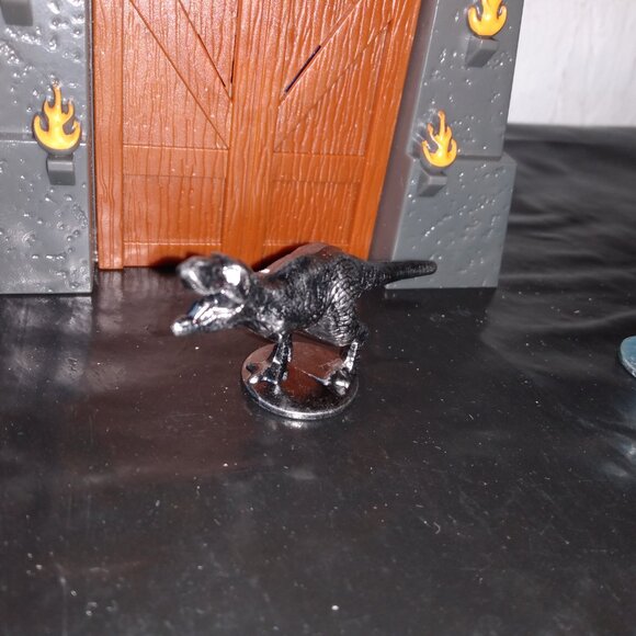 Replacement Jurassic Park Monopoly token pieces 7, Jurassic Park gate - Picture 7 of 12